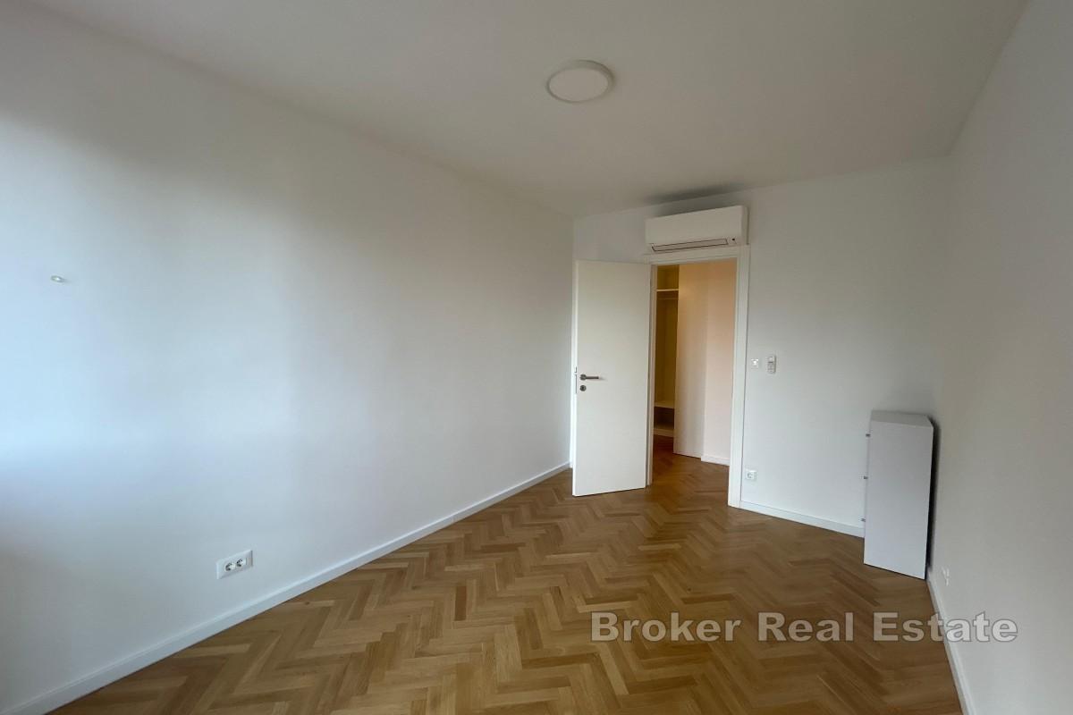 Przestronny apartament z trzema sypialniami w Meje