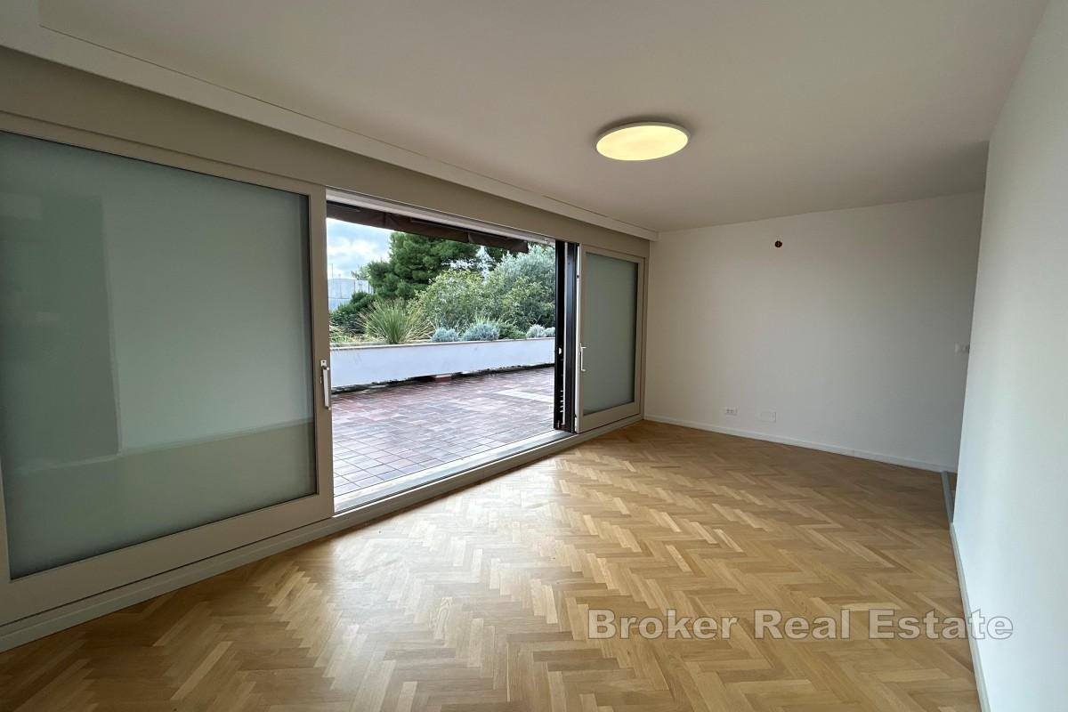 Przestronny apartament z trzema sypialniami w Meje