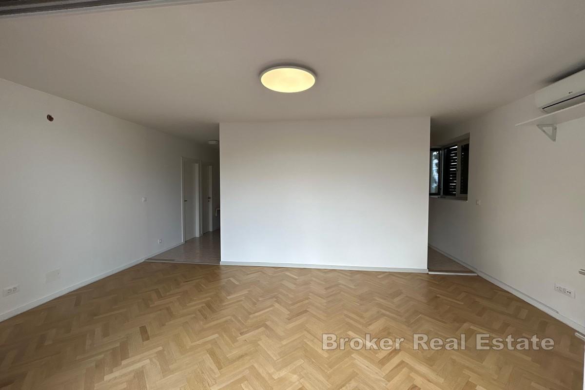 Przestronny apartament z trzema sypialniami w Meje