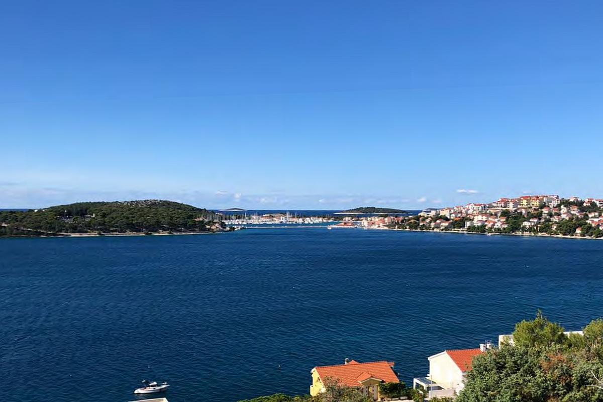 Byggnadsmark med havsutsikt