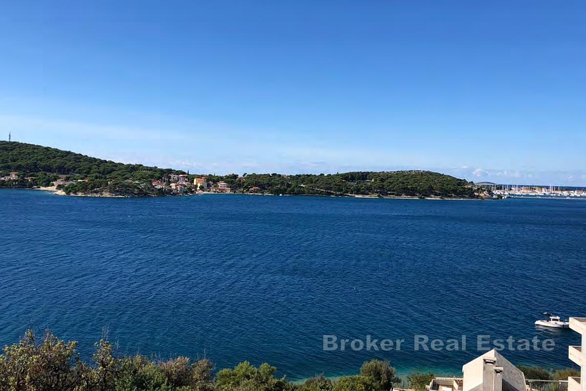 Byggnadsmark med havsutsikt