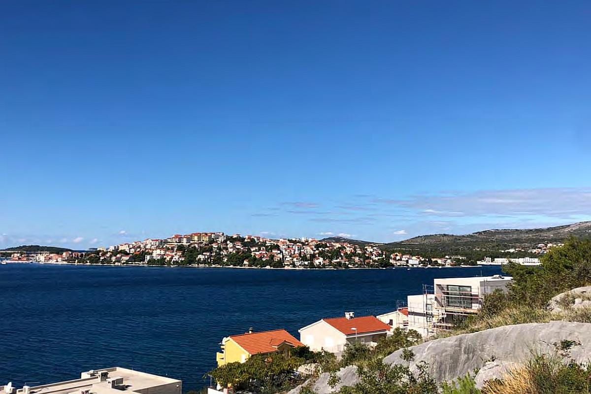 Byggnadsmark med havsutsikt