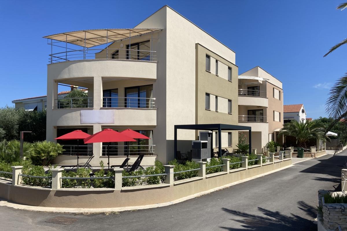 001-5354-30-Zadar-Apartment-house-in-the-first-row-to-the-sea-for-sale