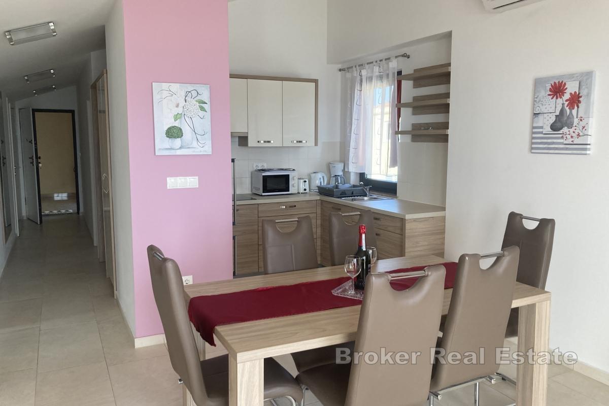 Dom z apartamentami przy plaży