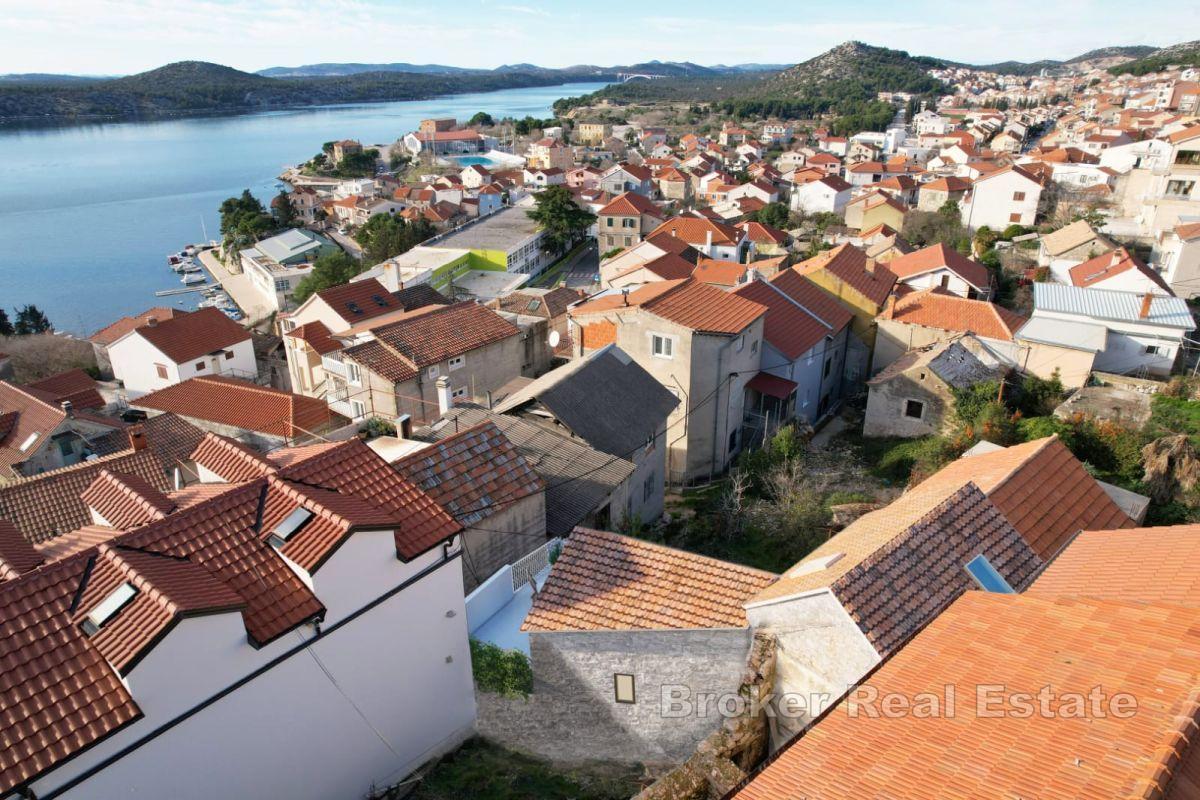 Dalmatinska kamena kuća za renovaciju s projektom