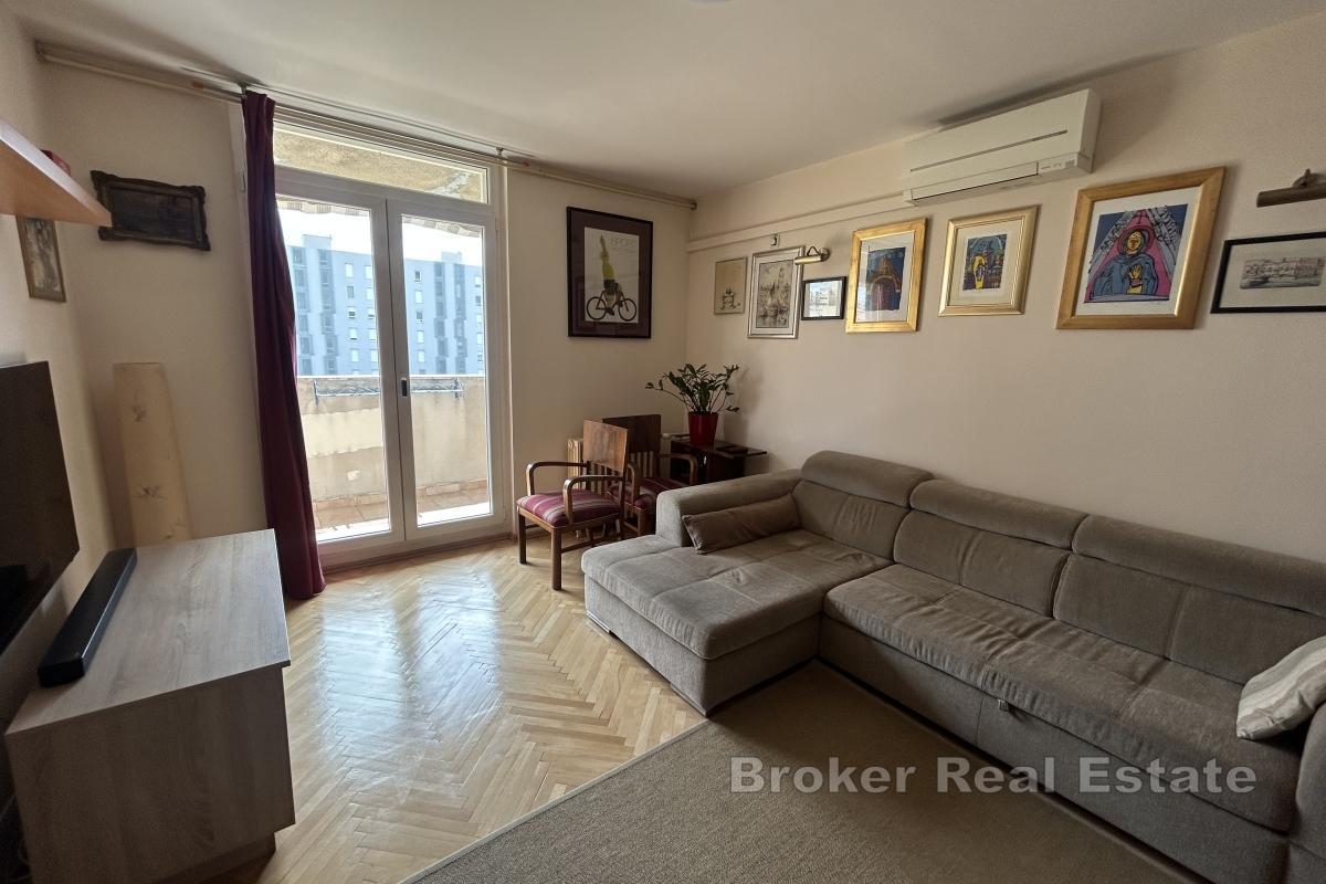 Rymlig fullt möblerad lägenhet med ett sovrum