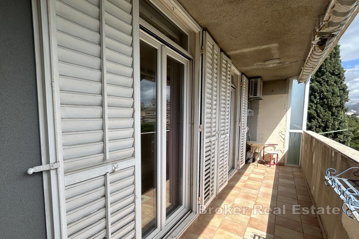 Prostorný plně zařízený byt 1+1