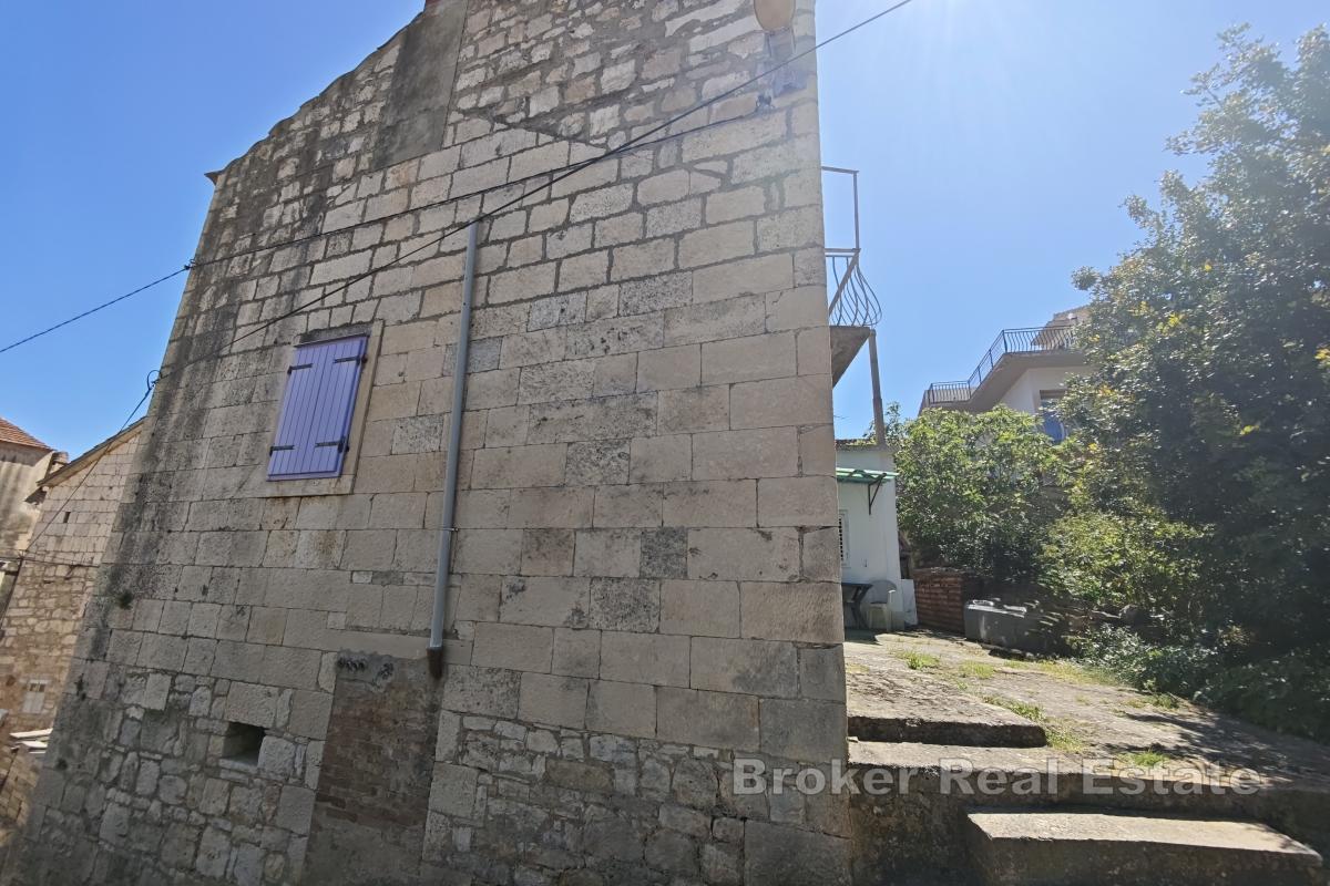 Maison jumelée en pierre près de la mer