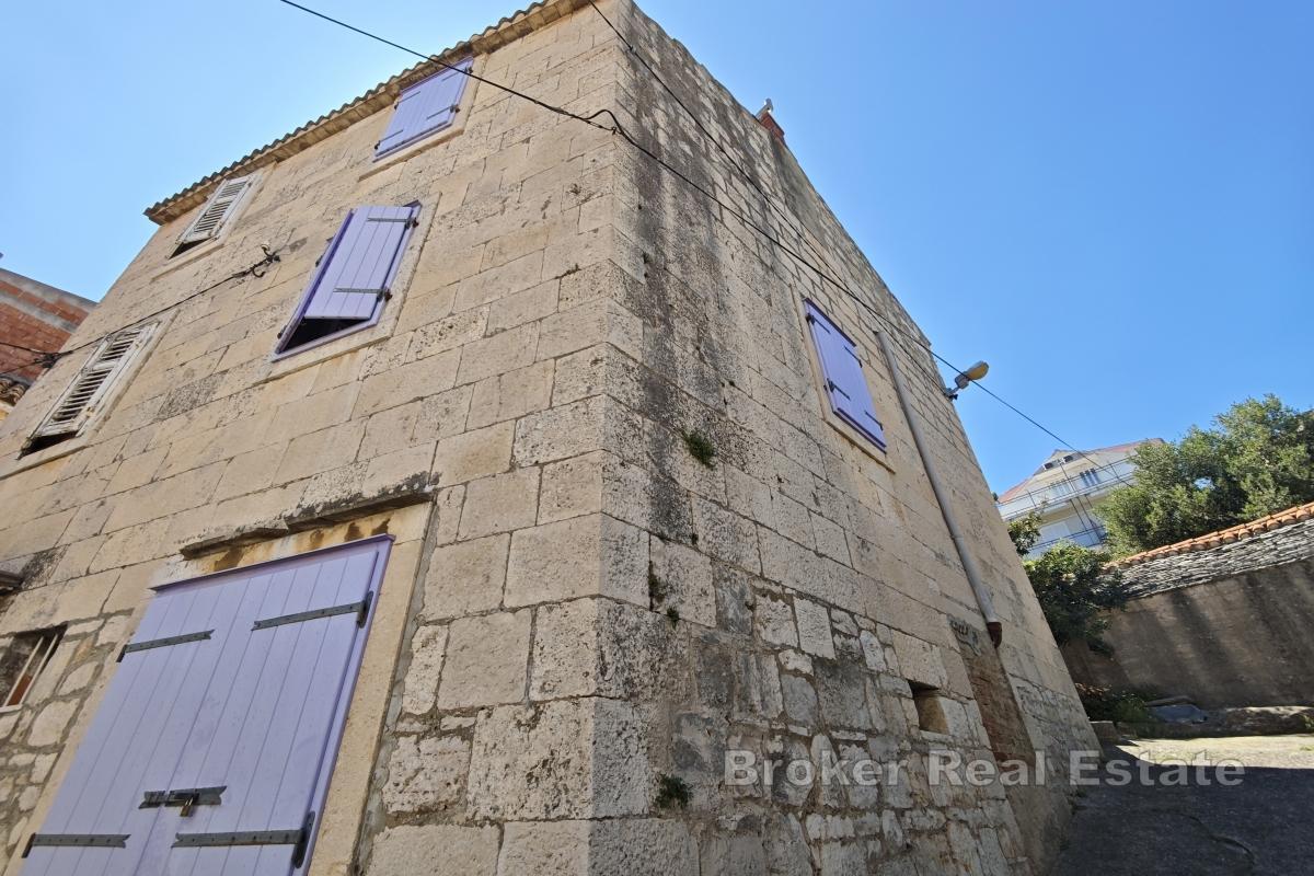Maison jumelée en pierre près de la mer
