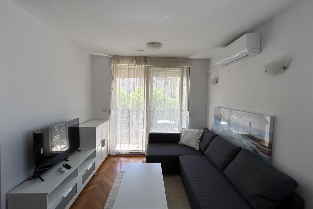 001-5365-30-Split-area-Fully-furnished-apartment-in-a-great-locaton-for-rent