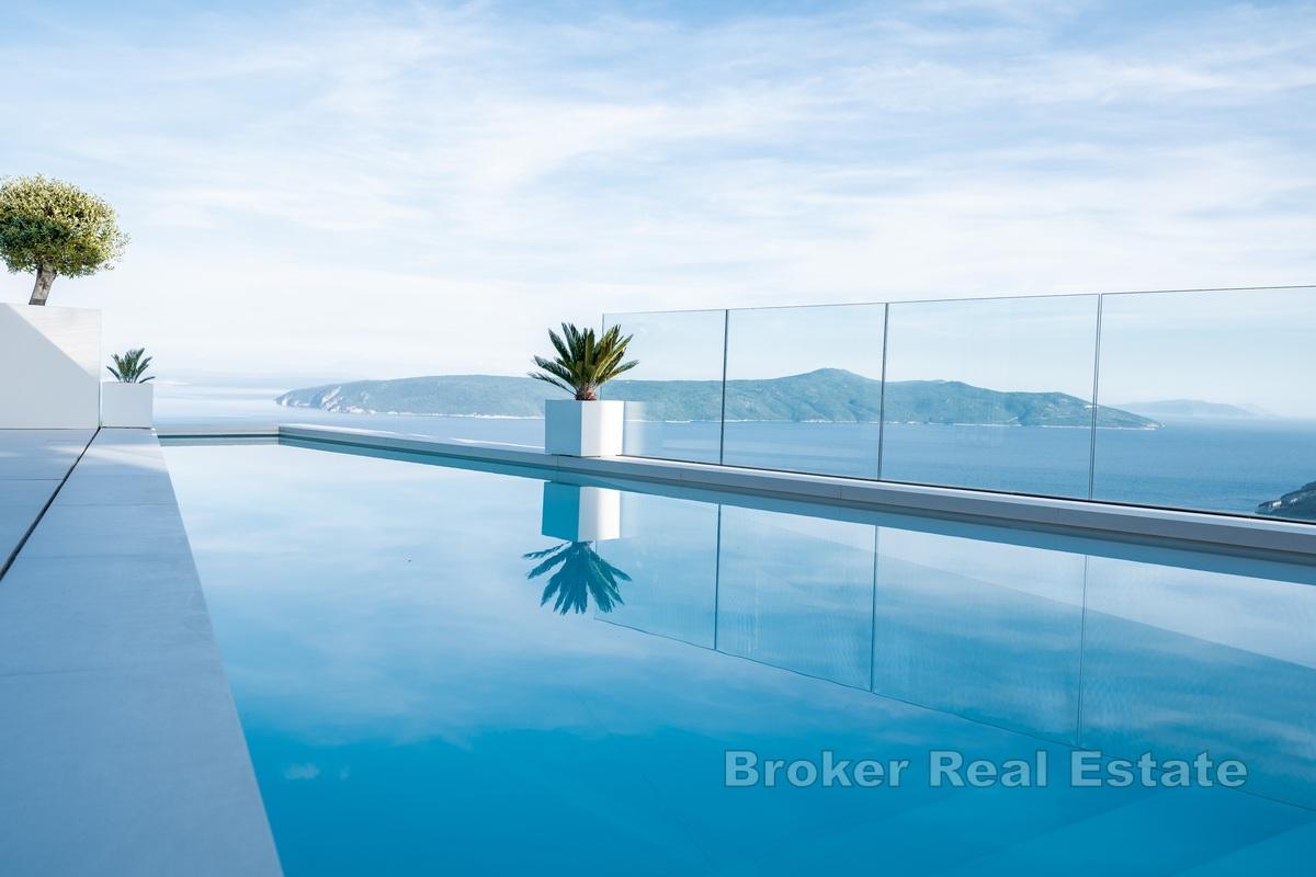 Роскошная современная вилла с открытым видом на море