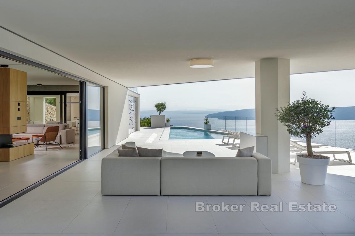 Lussuosa villa moderna con vista sul mare aperto