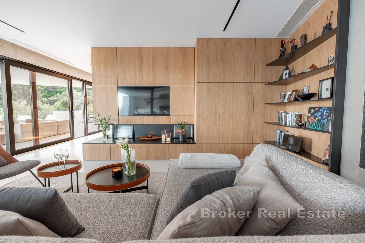 Роскошная современная вилла с открытым видом на море