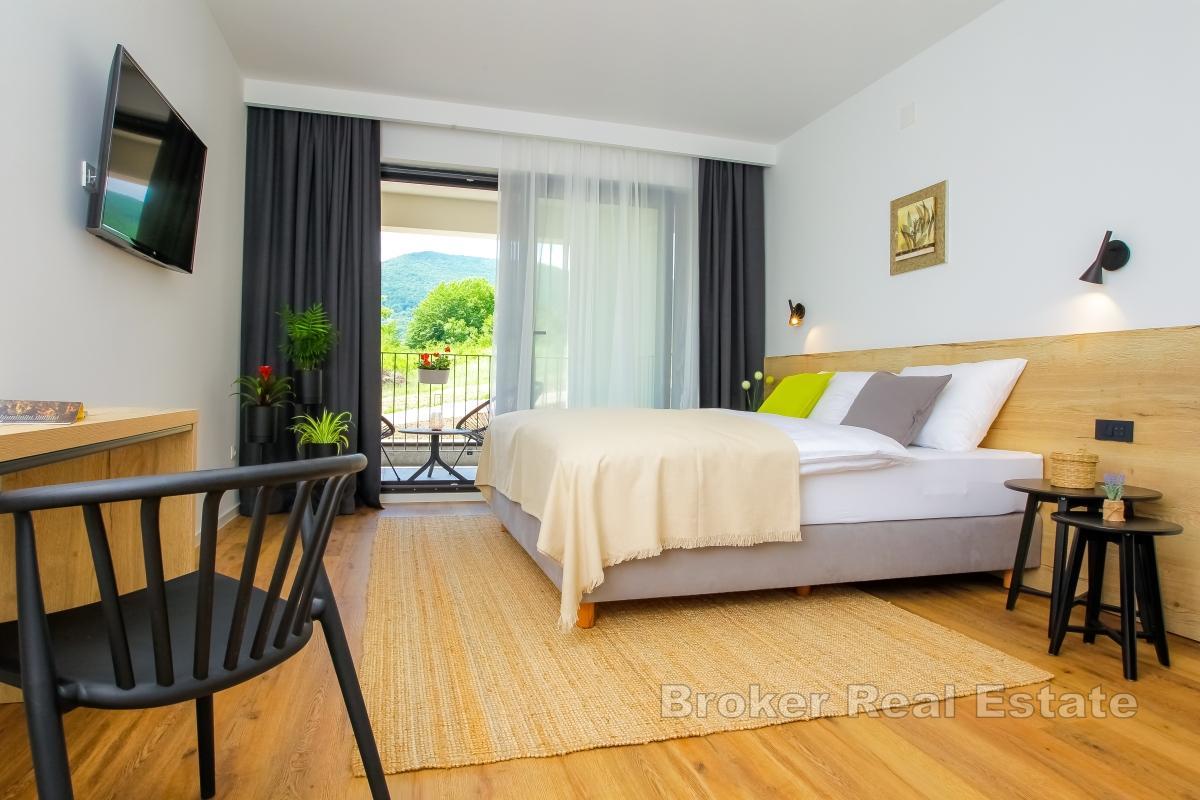 Atraktivní turistický objekt poblíž Plitvic