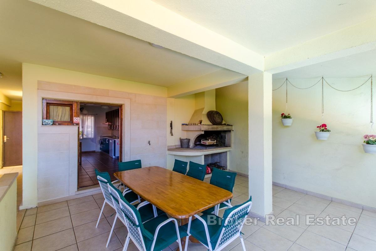 Dom apartamentowy z basenem
