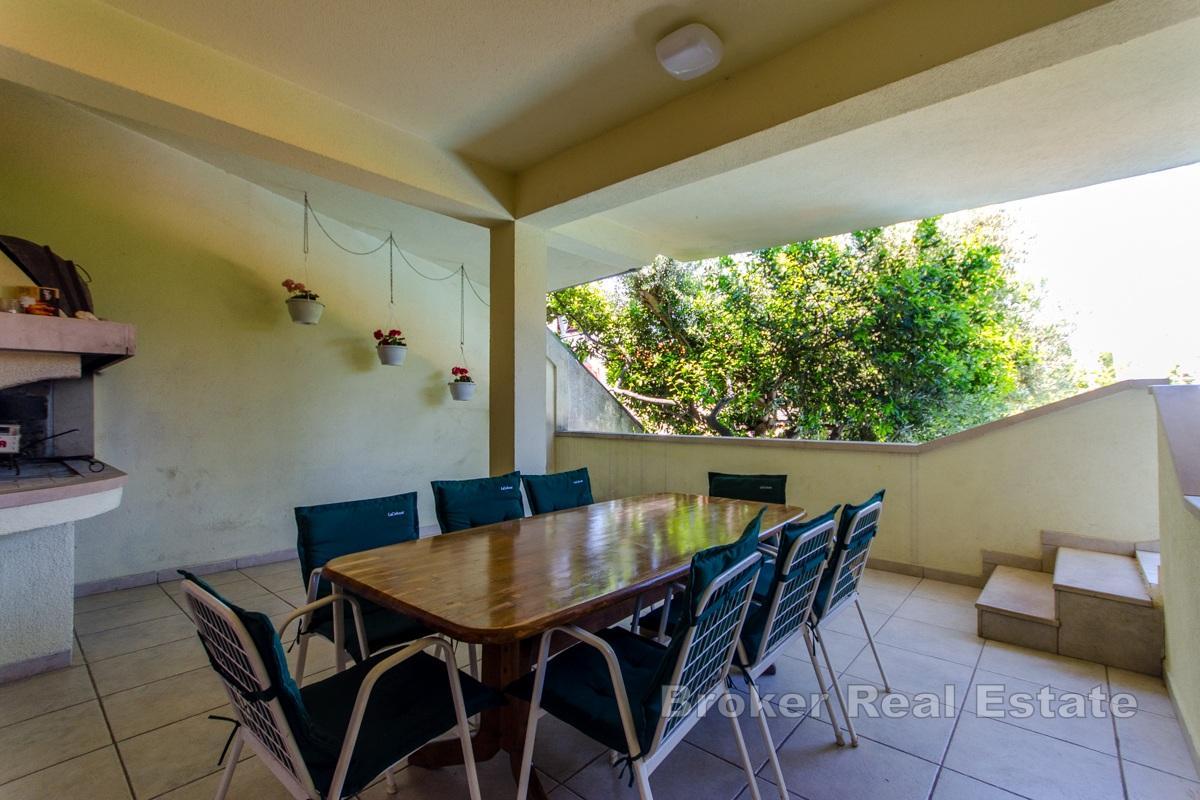 Dom apartamentowy z basenem