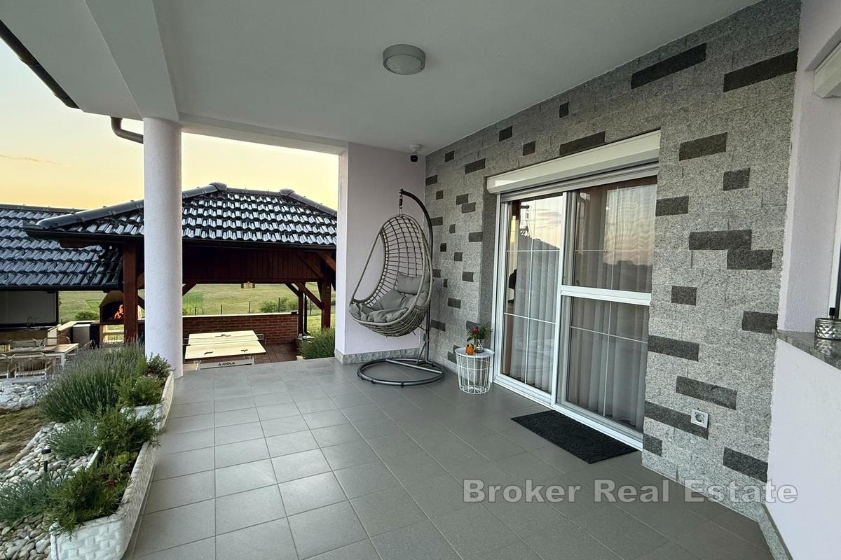 Moderní dům s bazénem