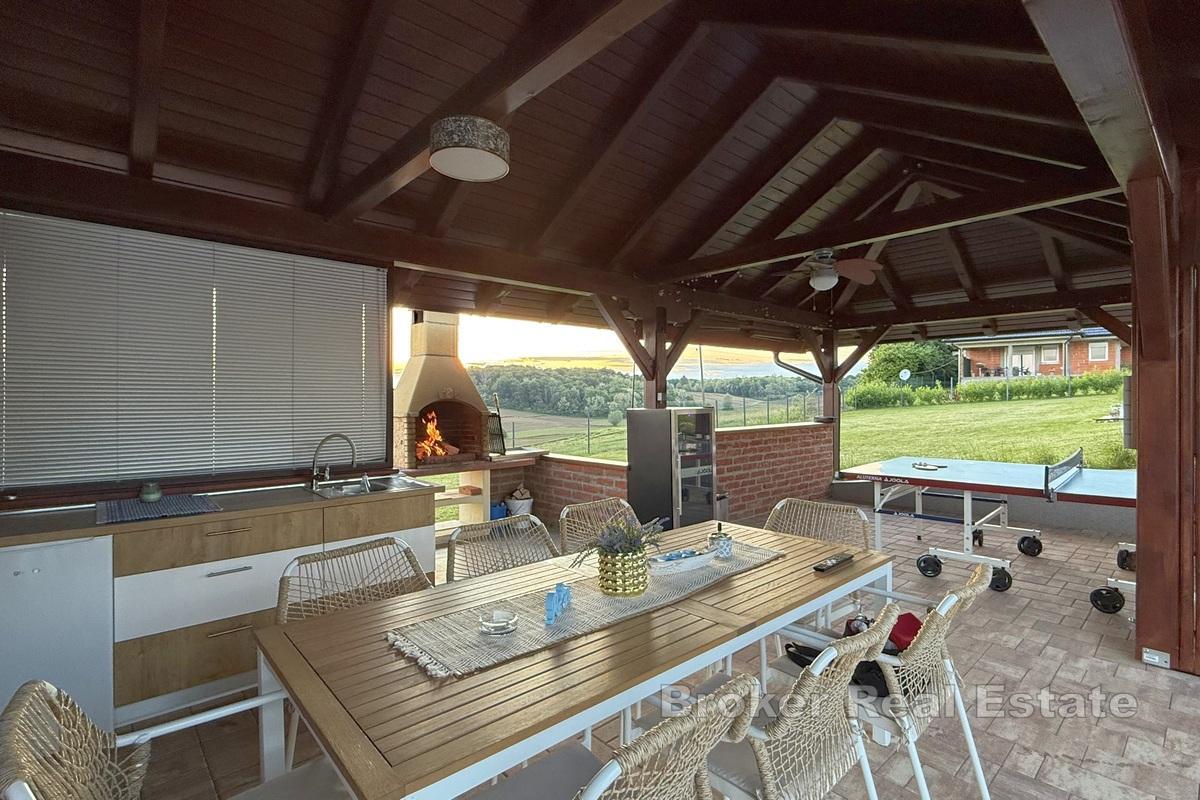 Moderna kuća s bazenom