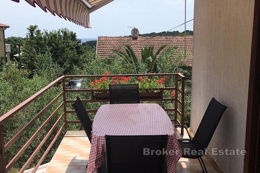 Dvosobni stan u turističkom mjestu