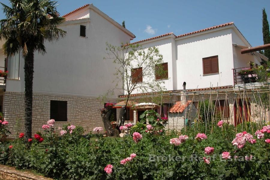 Tři apartmány s potenciálem