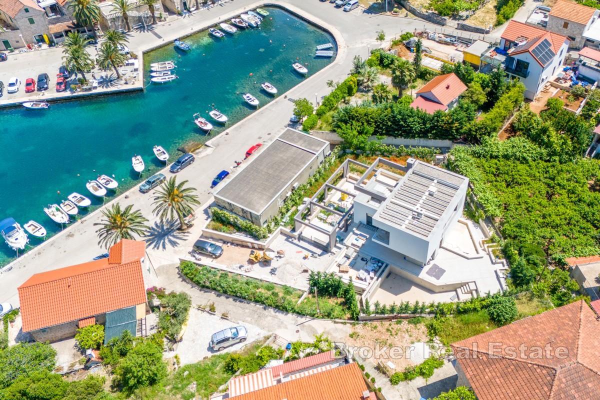 Villa au premier rang de la mer