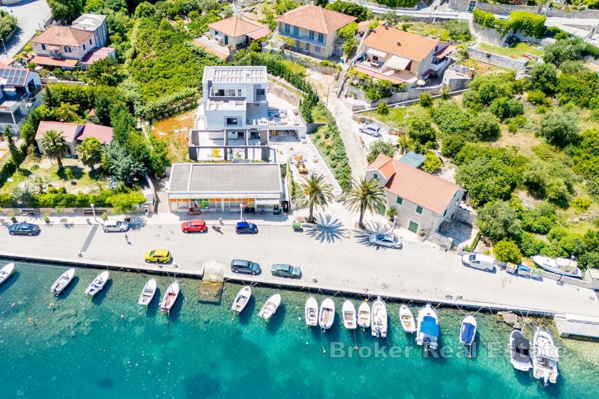 Villa au premier rang de la mer