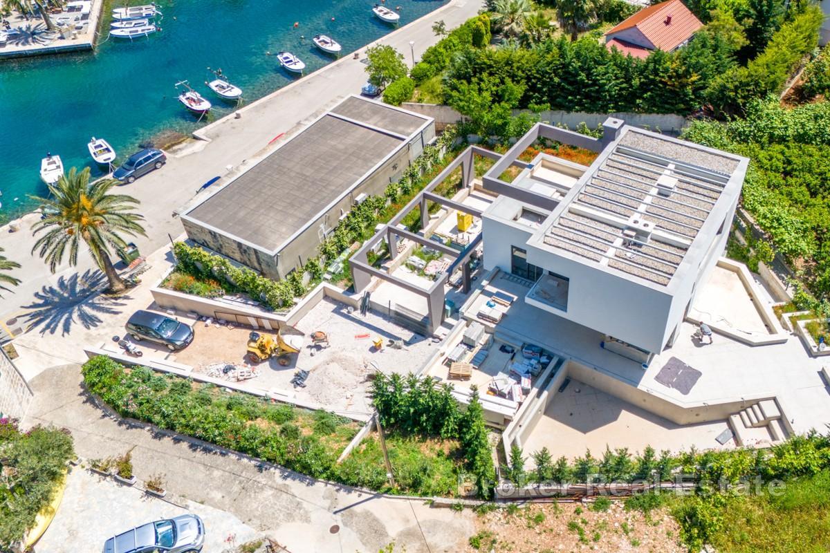 Villa au premier rang de la mer