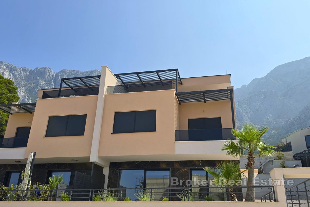 Modernes Haus mit Swimmingpool in attraktiver Lage