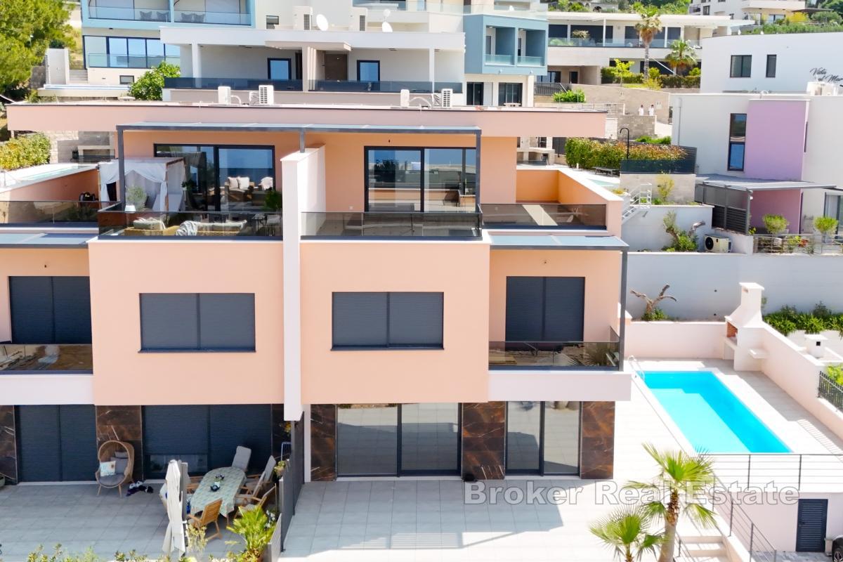 Modernes Haus mit Swimmingpool in attraktiver Lage