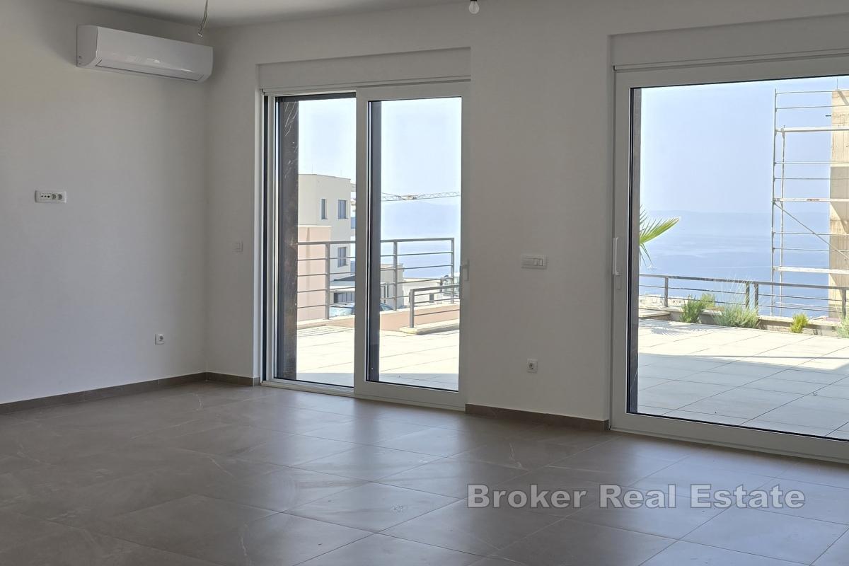 Modernes Haus mit Swimmingpool in attraktiver Lage