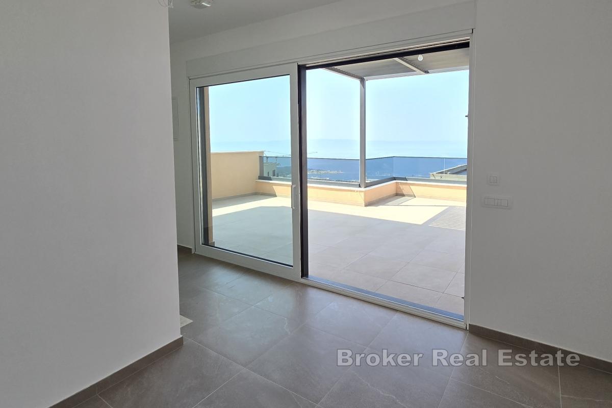 Modernes Haus mit Swimmingpool in attraktiver Lage