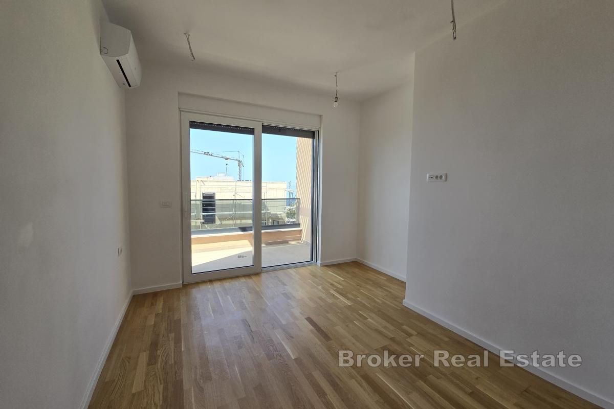 Modernes Haus mit Swimmingpool in attraktiver Lage