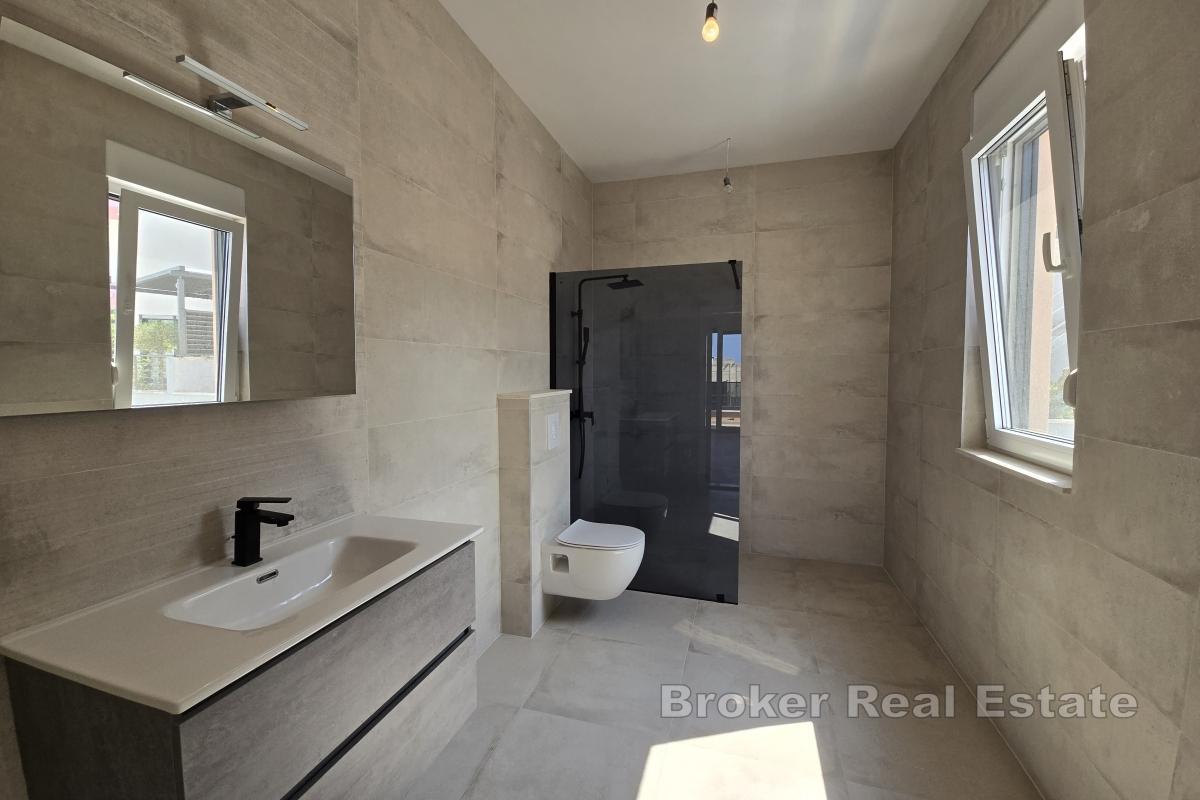 Moderní dům s bazénem v atraktivní lokalitě