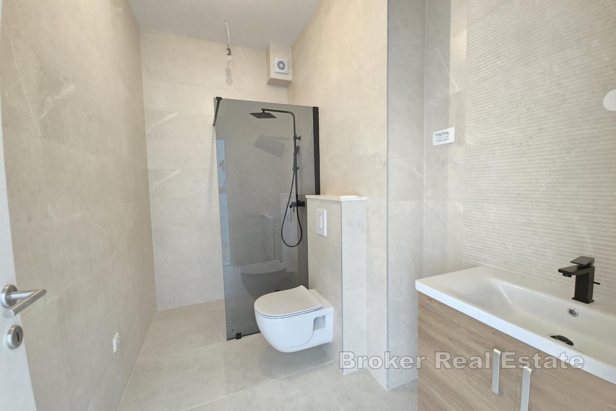 Moderní dům s bazénem v atraktivní lokalitě