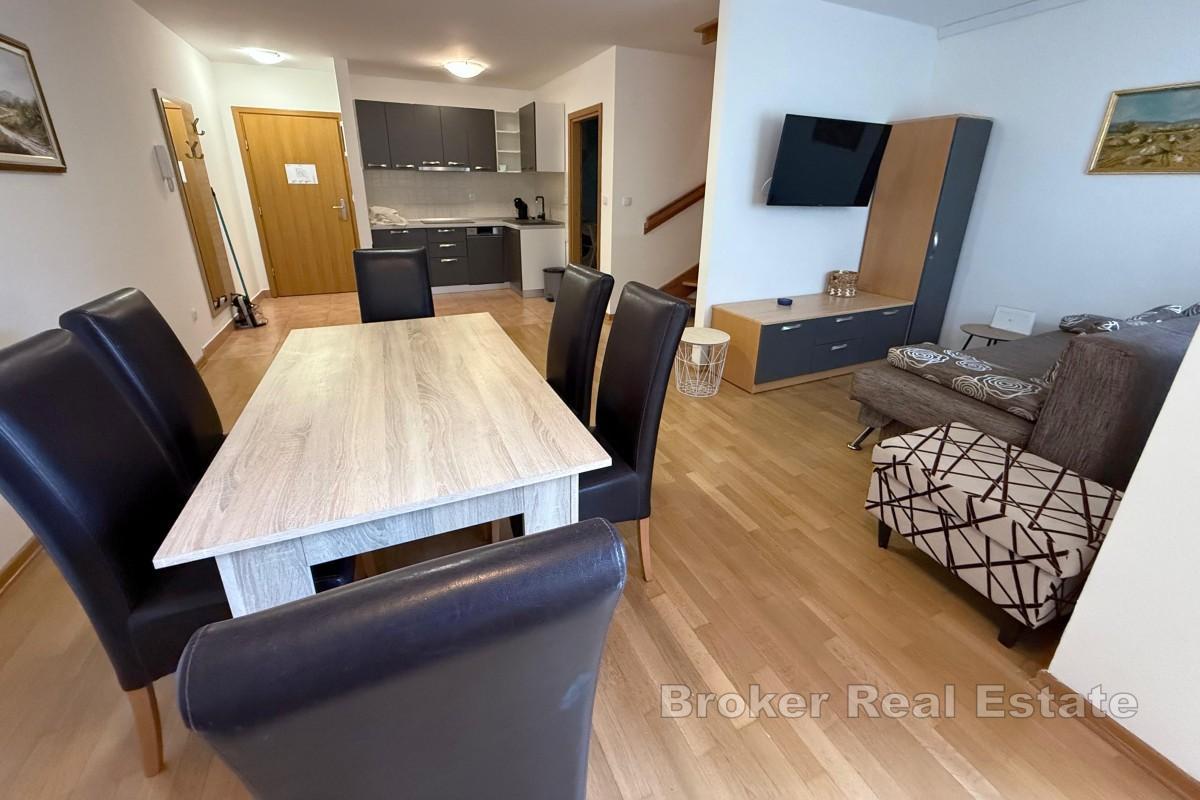 Dvoetažni apartman u blizini plaže