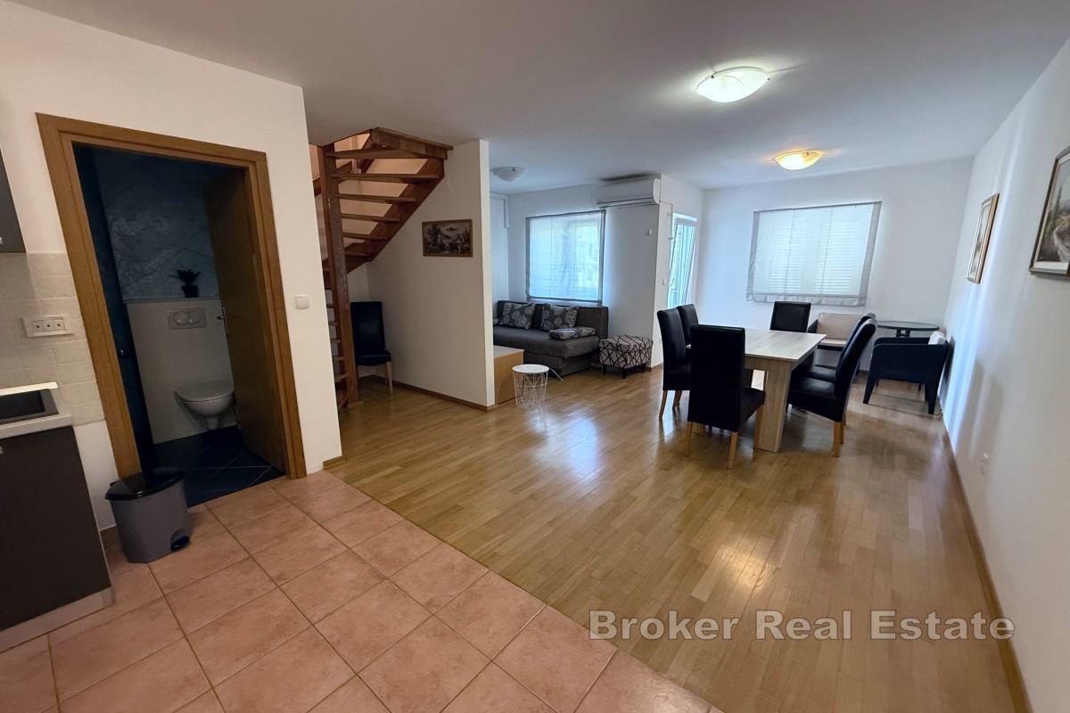 Dvoetažni apartman u blizini plaže