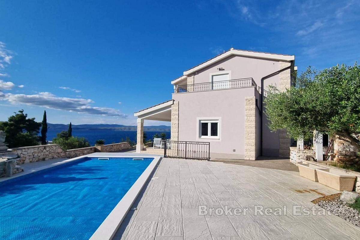 Villa con piscina e vista mare