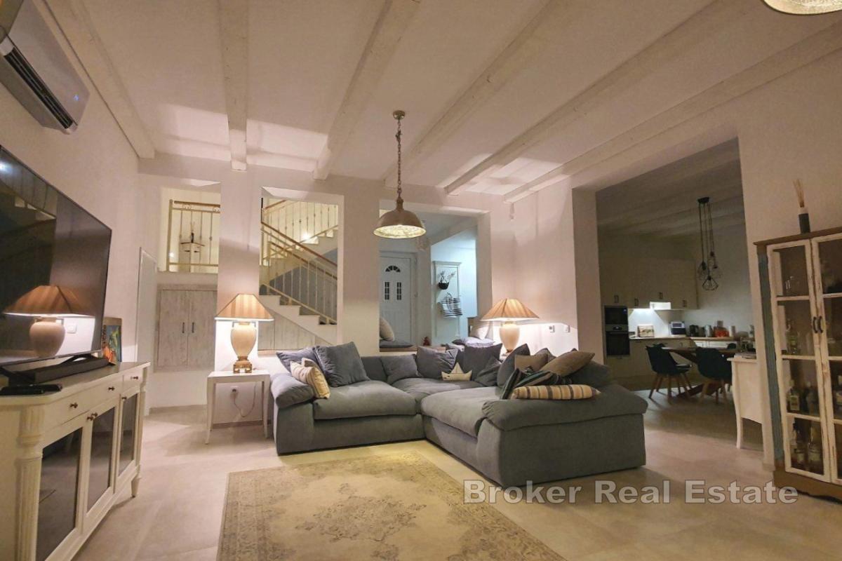 Vila s bazenom i otvorenim pogledom na more