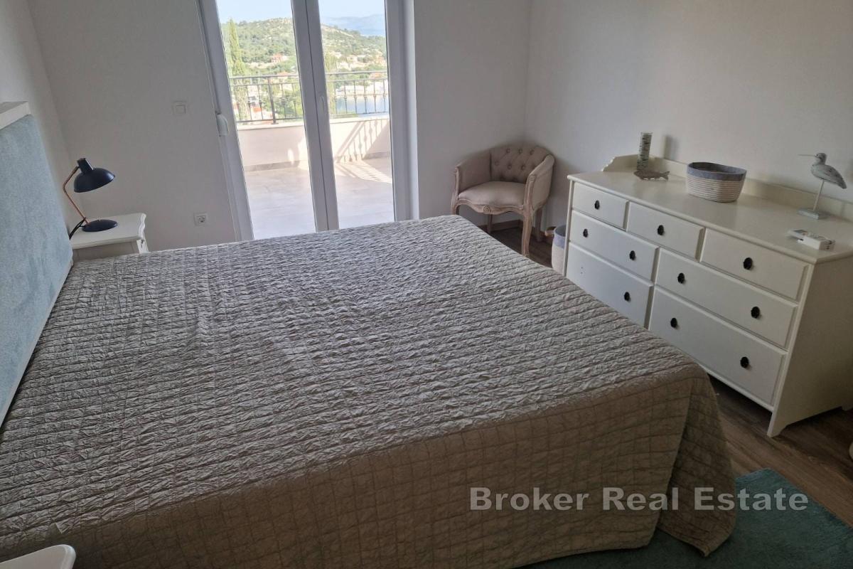 Villa con piscina e vista mare