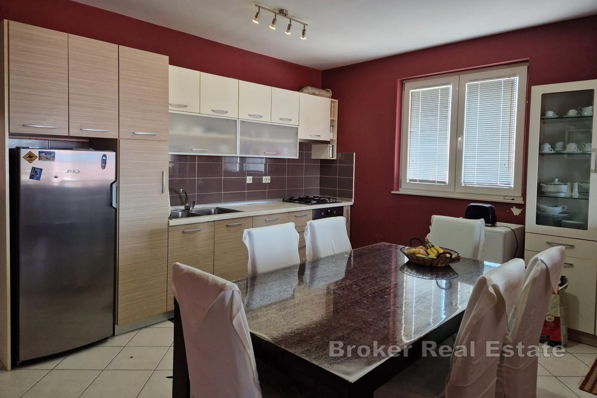 Dom apartamentowy z widokiem na morze