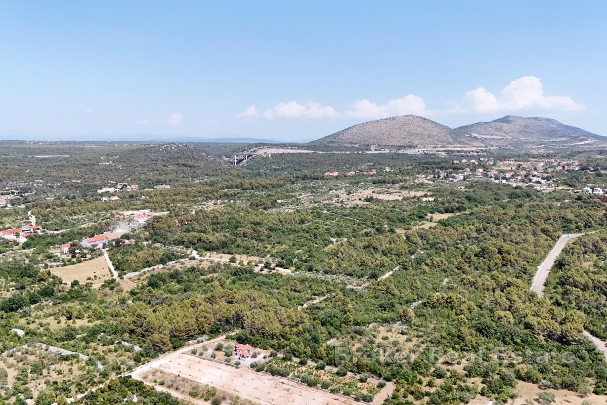 Terreno edificabile con progettazione concettuale