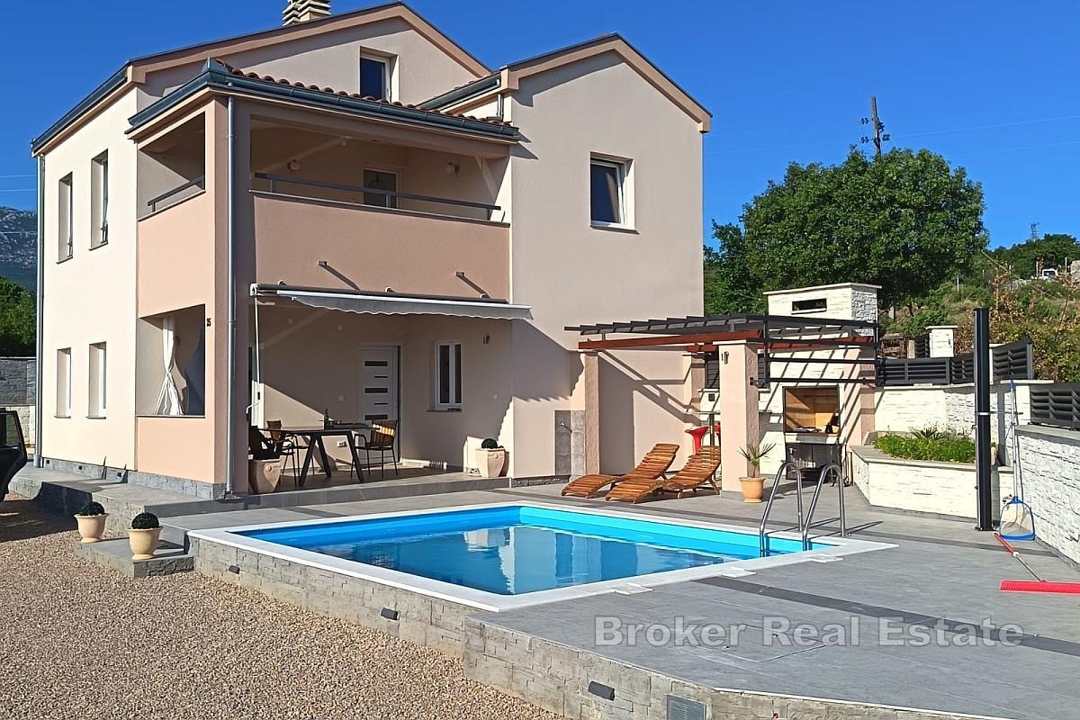 Maison avec piscine et vue mer