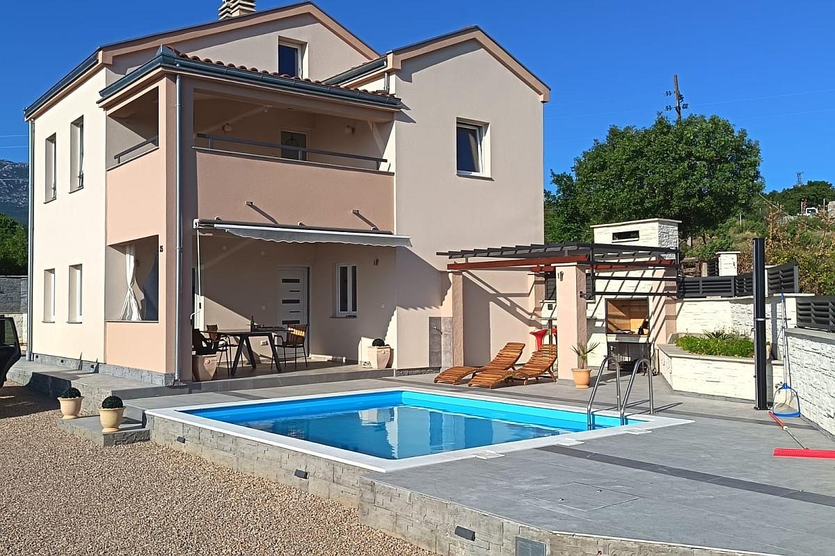 Maison avec piscine et vue mer