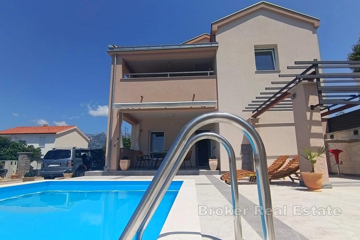 Maison avec piscine et vue mer