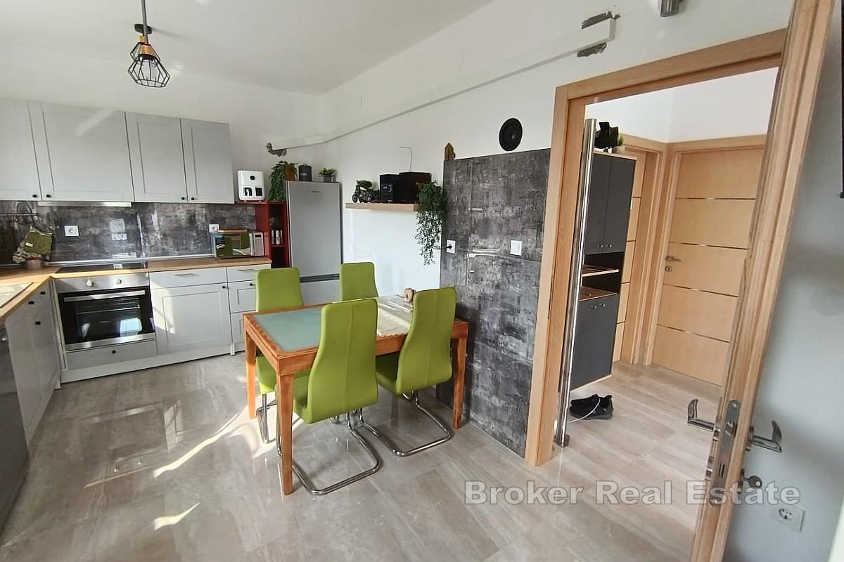 Maison avec piscine et vue mer