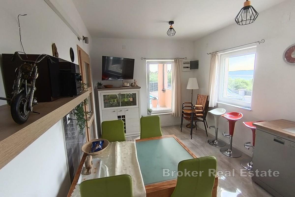 Maison avec piscine et vue mer