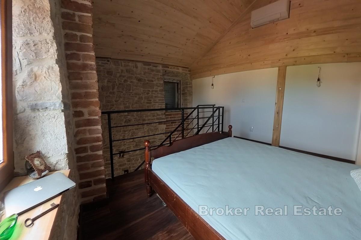 Casa bifamiliare in pietra