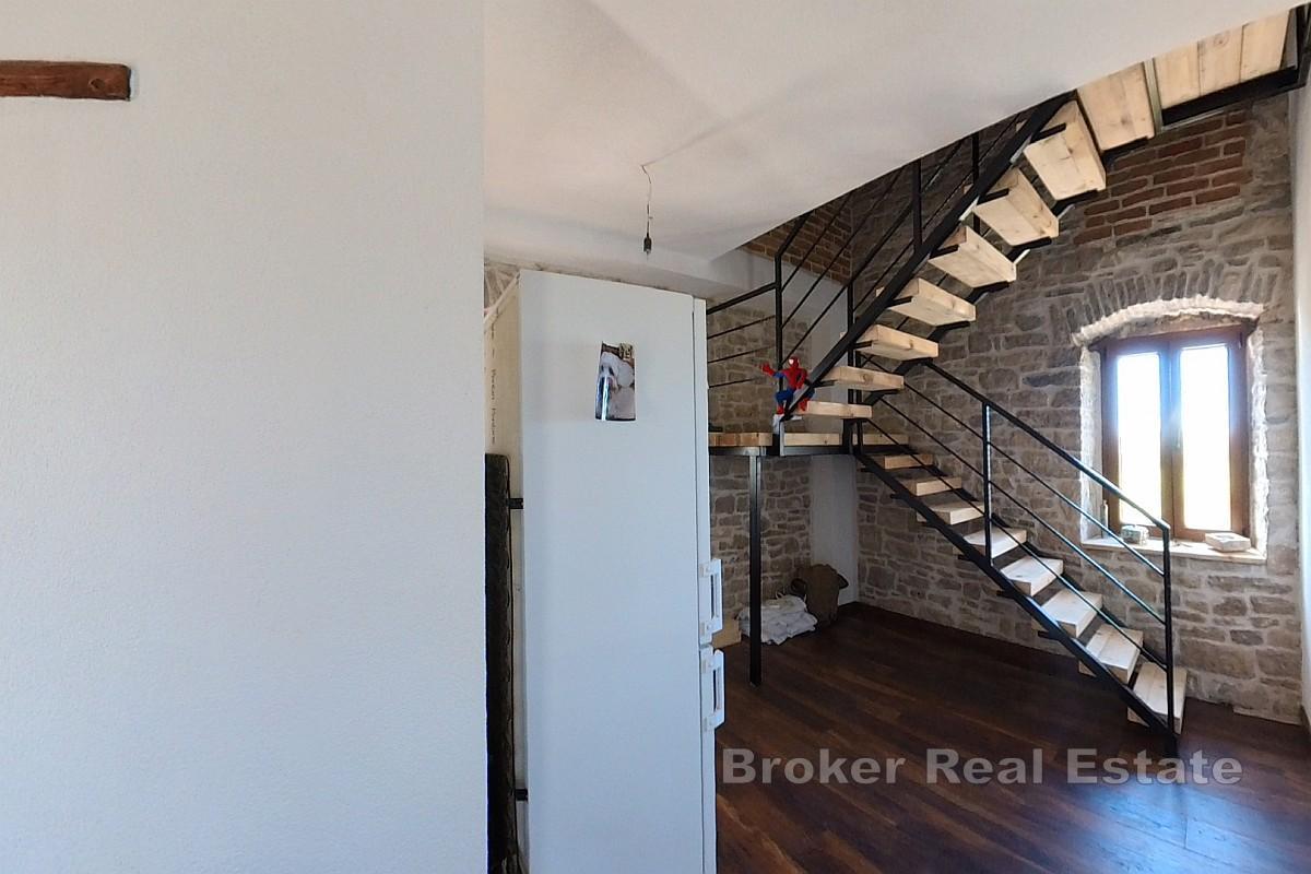 Каменный дом сблокированной застройки