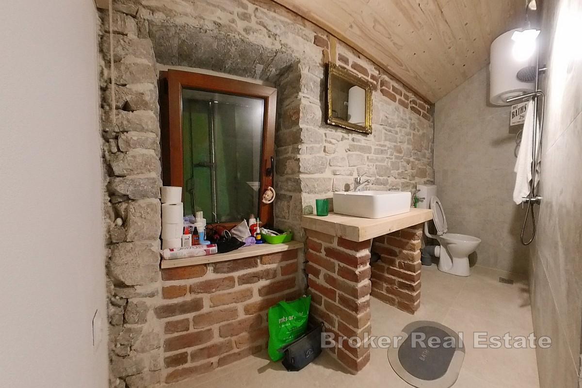 Casa bifamiliare in pietra