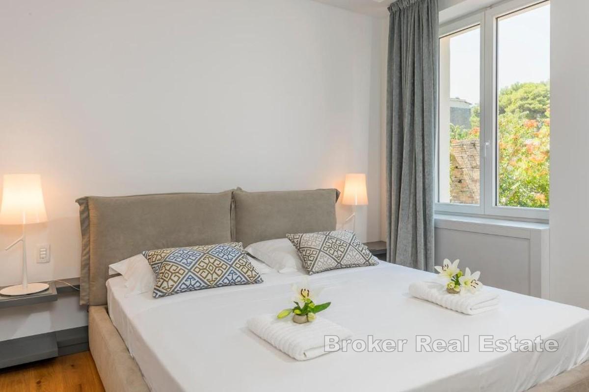 Lyxig designlägenhet att hyra i prestigefyllt läge